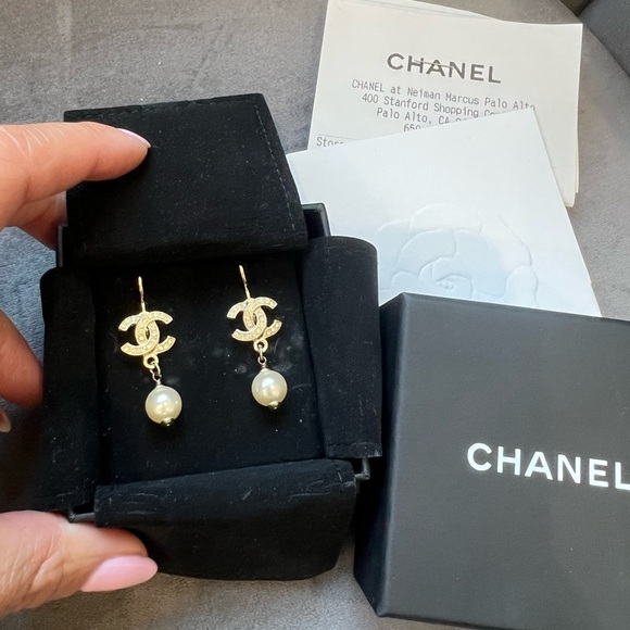 Chanel CC Crystal and Pearl Drop Earrings - Picture 3 of 9
